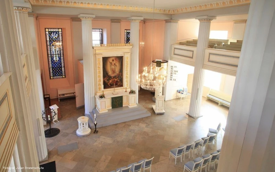 Auferstehungskirche innen Auferstehungskirche innen