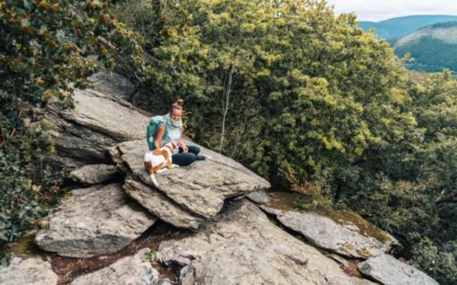 Simone Schwerdtner with dog at the viewpoint