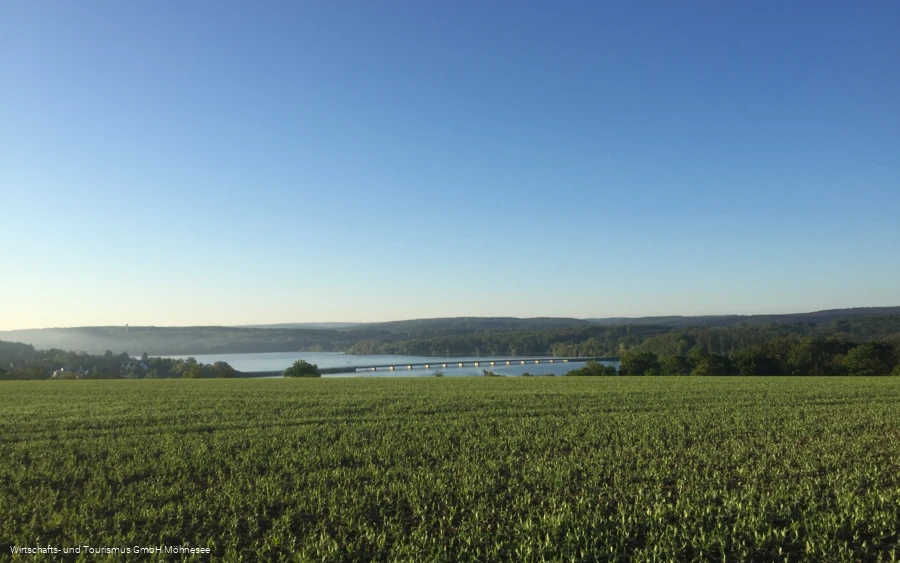 Felder oberhalb des Möhnesees