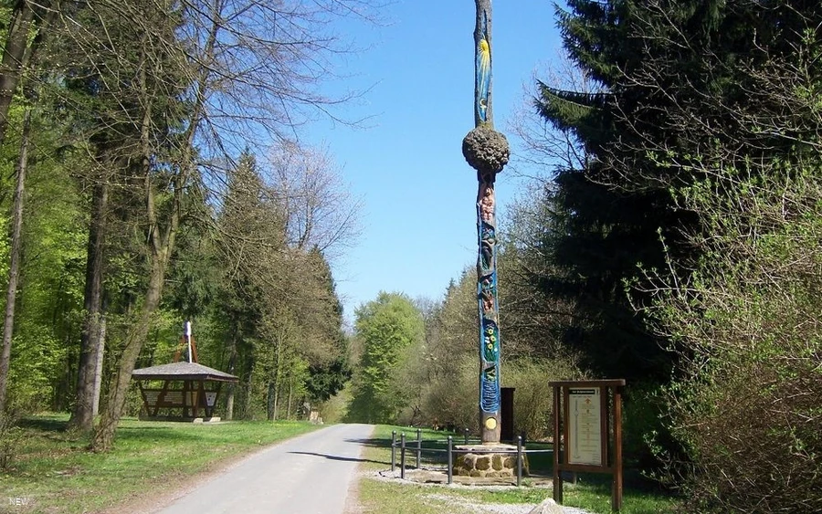 Eingang Naturerlebnis Wald