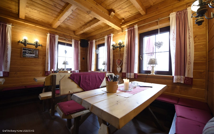 graf-stolberg-huette-tische.jpg graf-stolberg-huette-tische.jpg