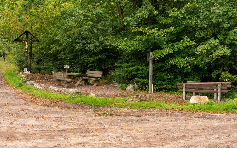 Rahrbach Verweil-Ort Kreuz Wege
