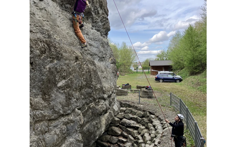 Klettern im Klettergebiet "Hülloch" in Kierspe