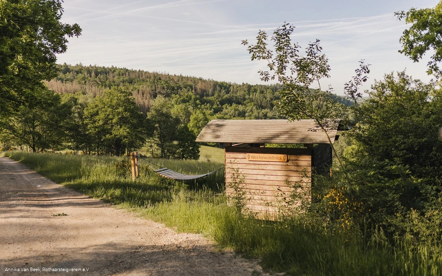 Raststation "Westerwaldblick" am Rothaarsteig mit Hängematte