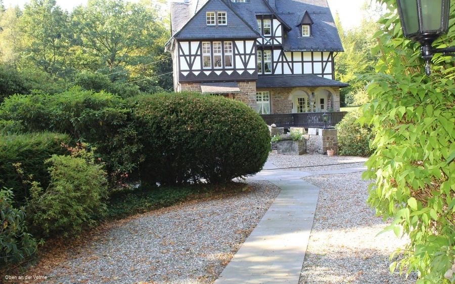 Der Zuweg zum Schloss