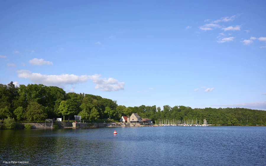 Blick von der Staumauer auf den Möhnesee
