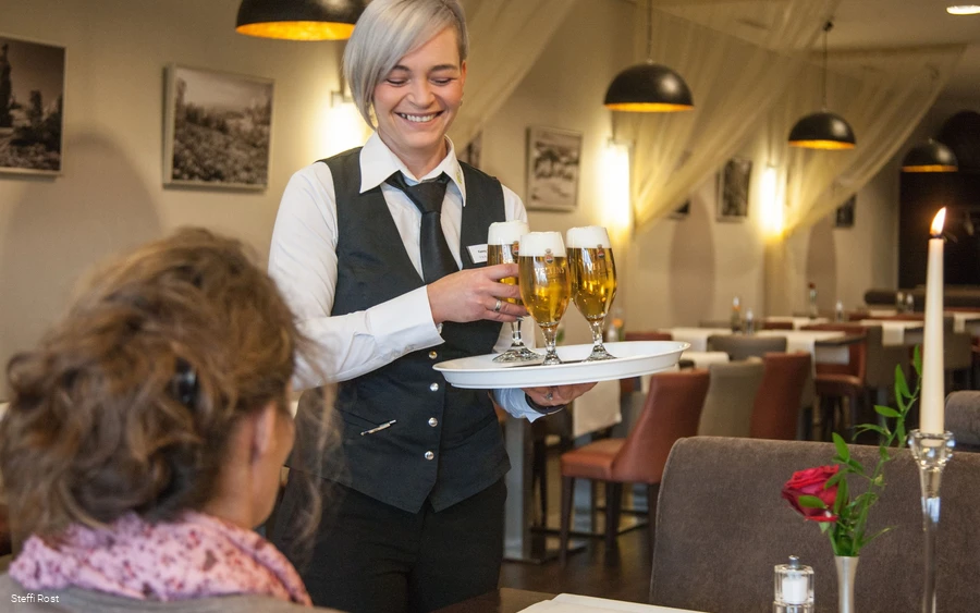 Fresh VELTINS is served.