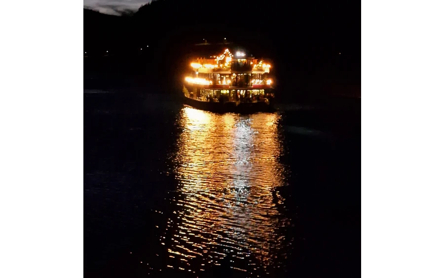 Weihnachtlich beleuchtete EMS Hennesee