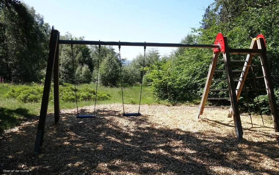 Auch klassische Spielgeräte sind vorhanden