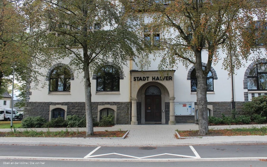 Der Eingang des Rathausgebäudes