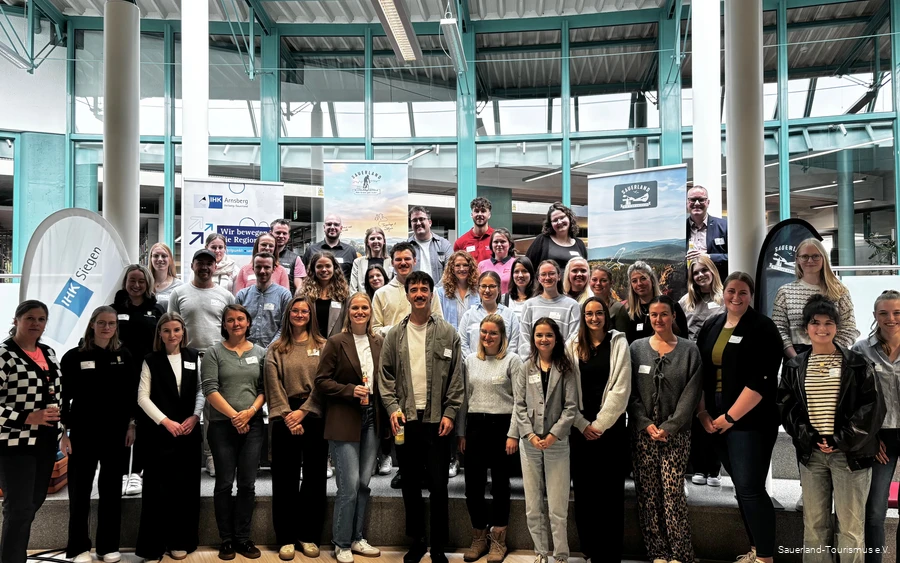 Alle Teilnehmer des Tourismus-Barcamps 2025 in der Fachhochschule Südwestfalen