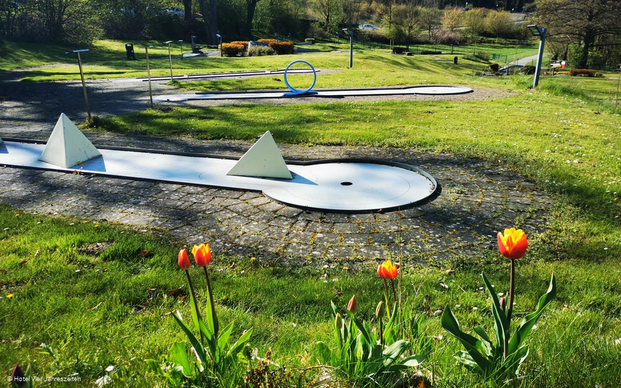 Minigolfanlage im Grünen