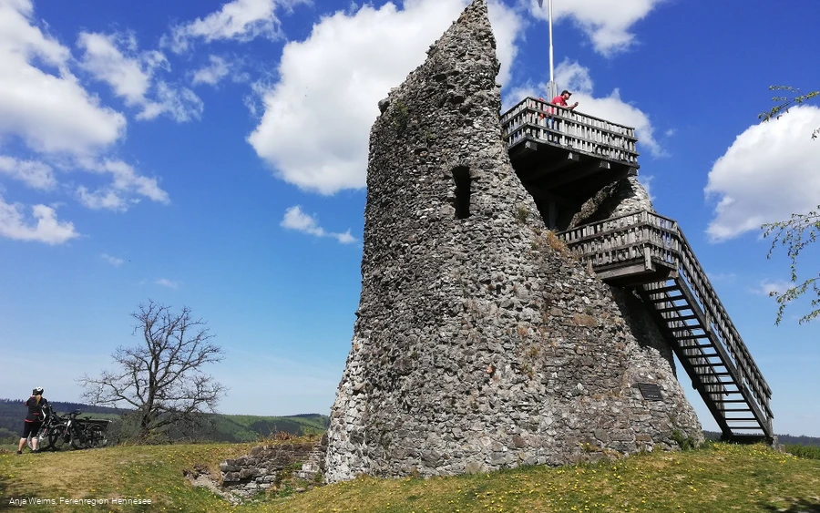 Burgruine Eversberg - Sommer