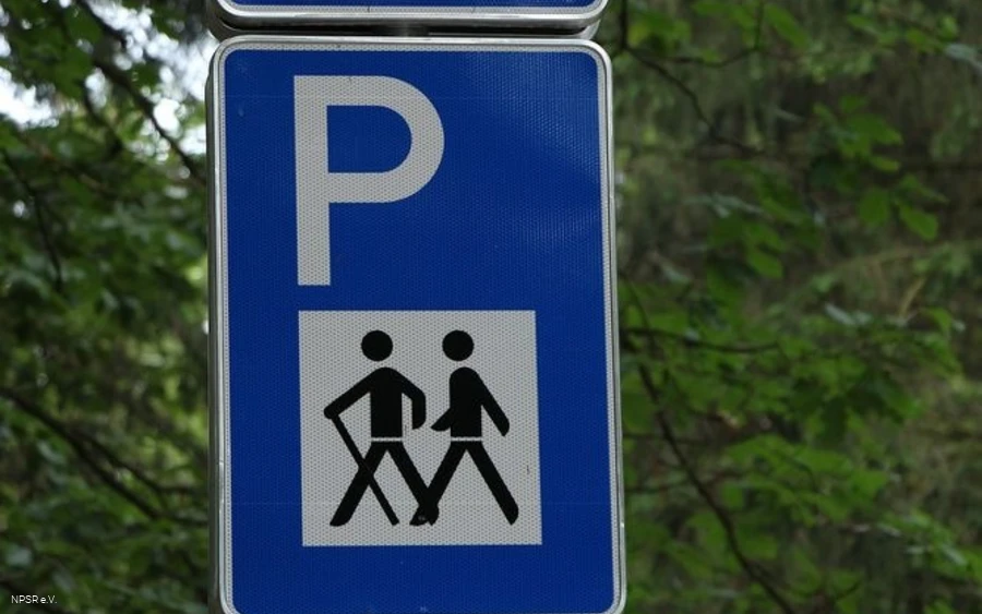 Verkehrszeichen zum Wanderparkplatz Verkehrszeichen zum Wanderparkplatz