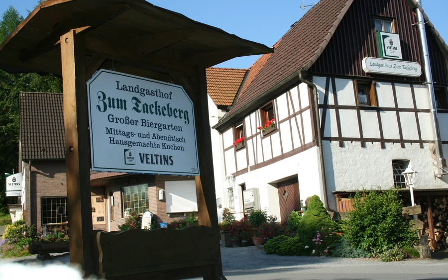 Landgasthaus zum Tackeberg Schild.JPG