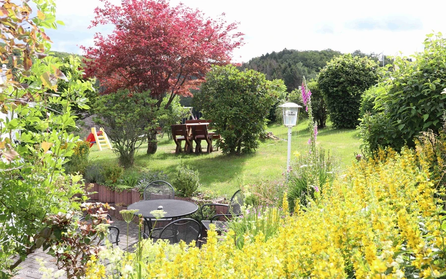 Gemütlich im Grünen sitzen - © Oben an der Volme