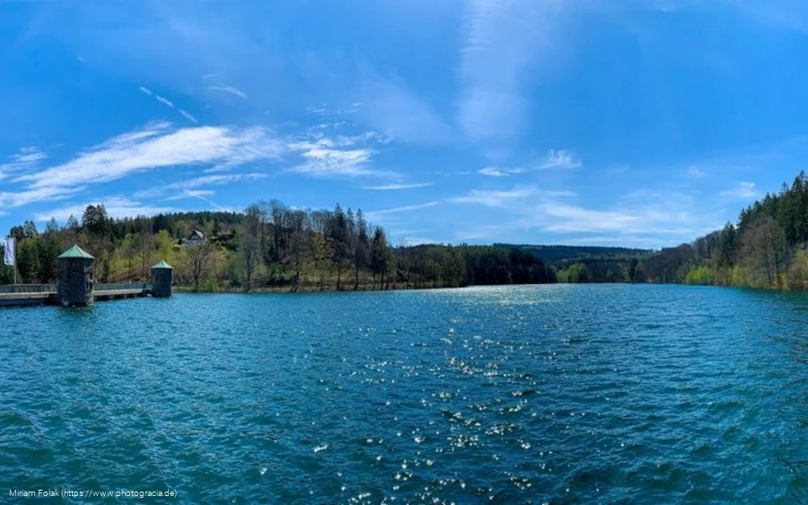 Panoramablick über die Fürwiggetalsperre