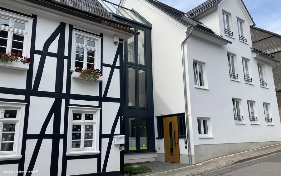 Heimathaus mit Anbau.jpg