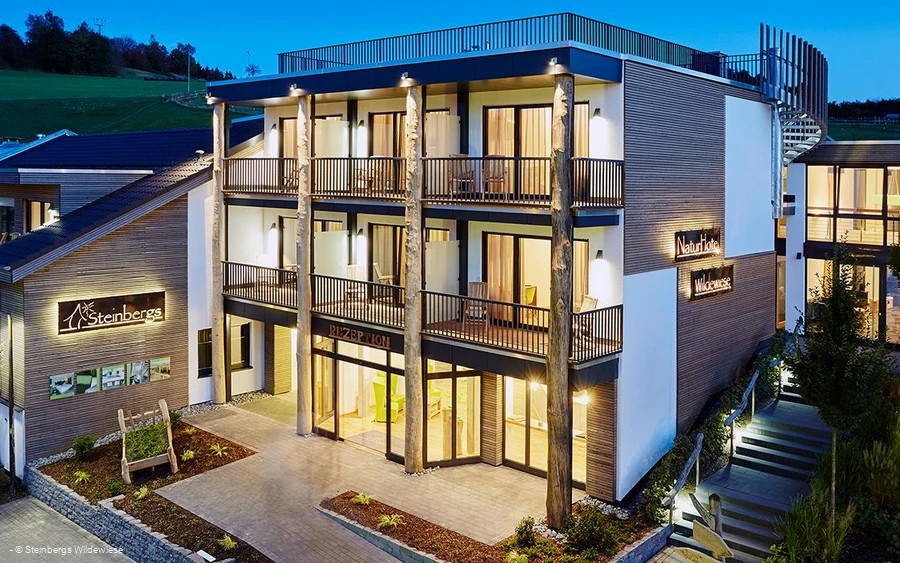 Das beleuchtete Steinbergs NaturHotel