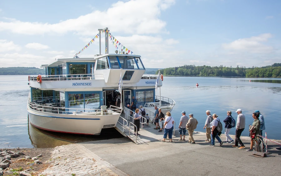 Möhneseeschifffahrt mit Gästen