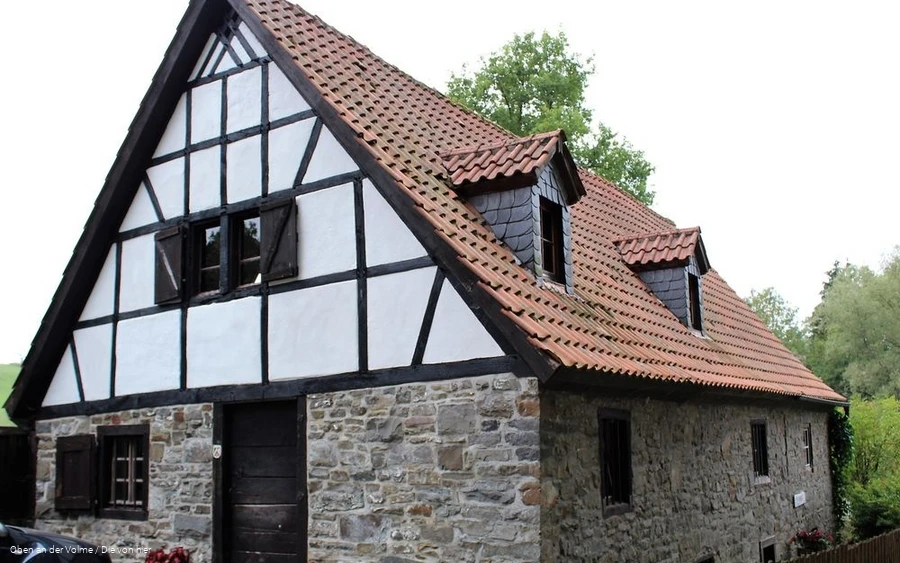 Fachwerk und Bruchstein prägen das Bauwerk