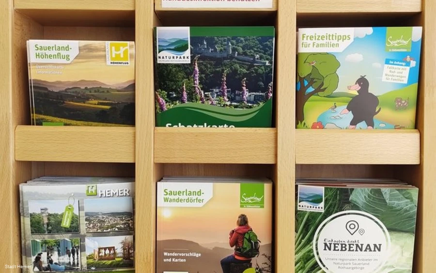 Vielfältige Printprodukte stehen für den Gast zur Vielfältige Printprodukte stehen für den Gast zur