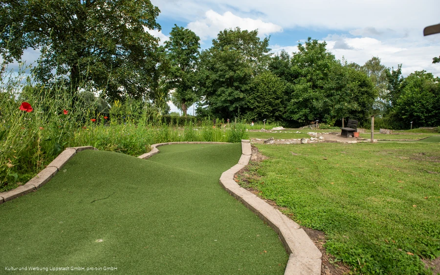 Minigolf Loesmann auf der Heide (c) KWL Kultur und Werbung Lippstadt GmbH Pro-t-in GmbH (1).jpg