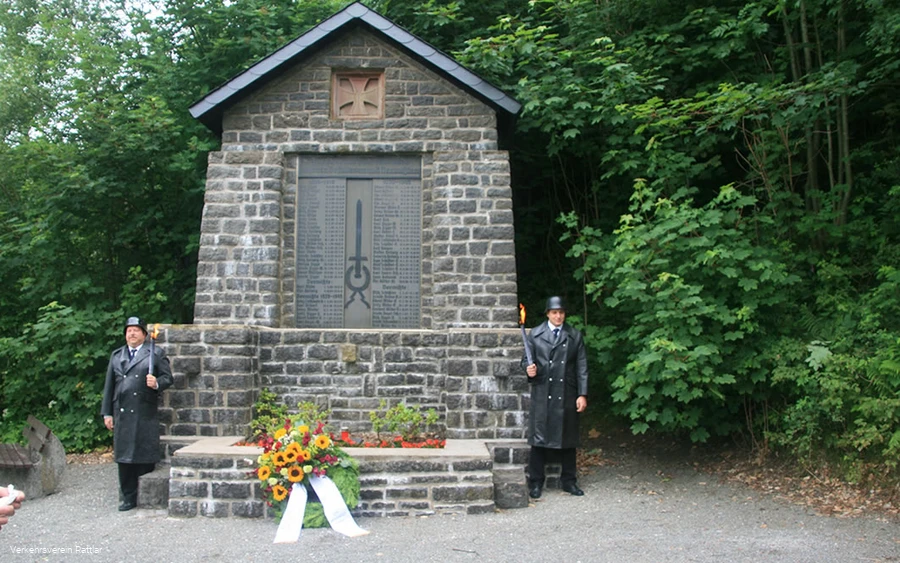 ehrenmal-rattlar c) verkehrsverein-rattlar.jpg
