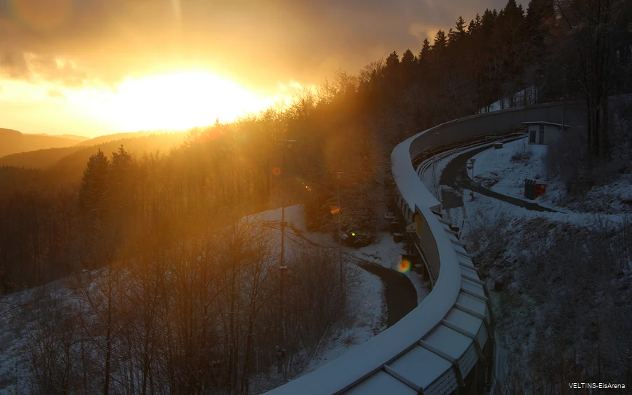 VELTINS-EisArena-Sunrise.jpg