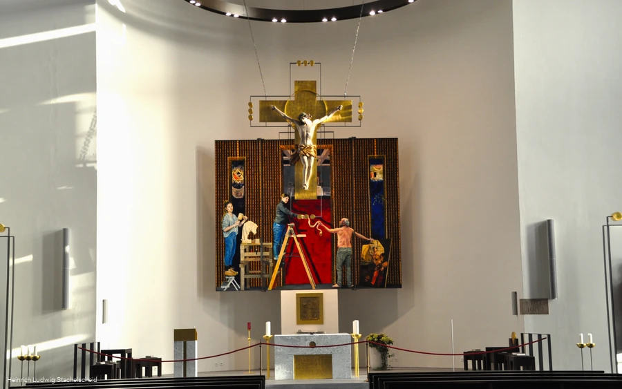 Altarraum im Erweitreungsbau der St. Clemenskirche in Drolshagen.JPG