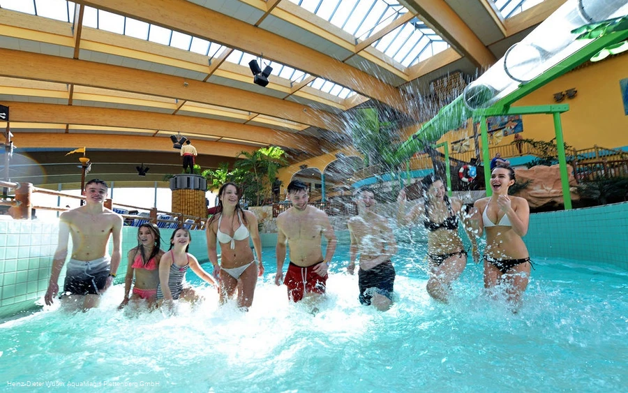 Erlebnisbad und Rutschen-Gigant AquaMagis