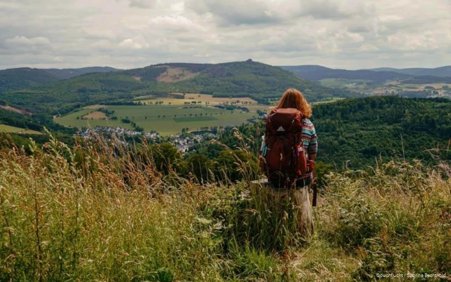 Blogger Sabrina Bechthold enjoys the panorama from the Brilon Kammweg.