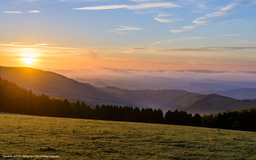 Weite Landschaft in Medebach mit toller Lichtstimmung.
