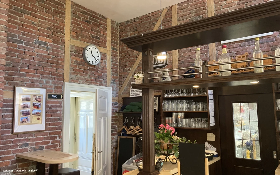 Alter Bahnhof Jausenstation.jpg Alter Bahnhof Jausenstation.jpg