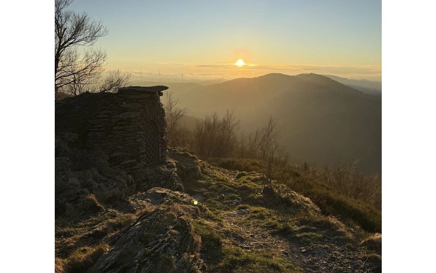 Olsberg Gipfel in der Abendsonne.jpg Olsberg Gipfel in der Abendsonne.jpg