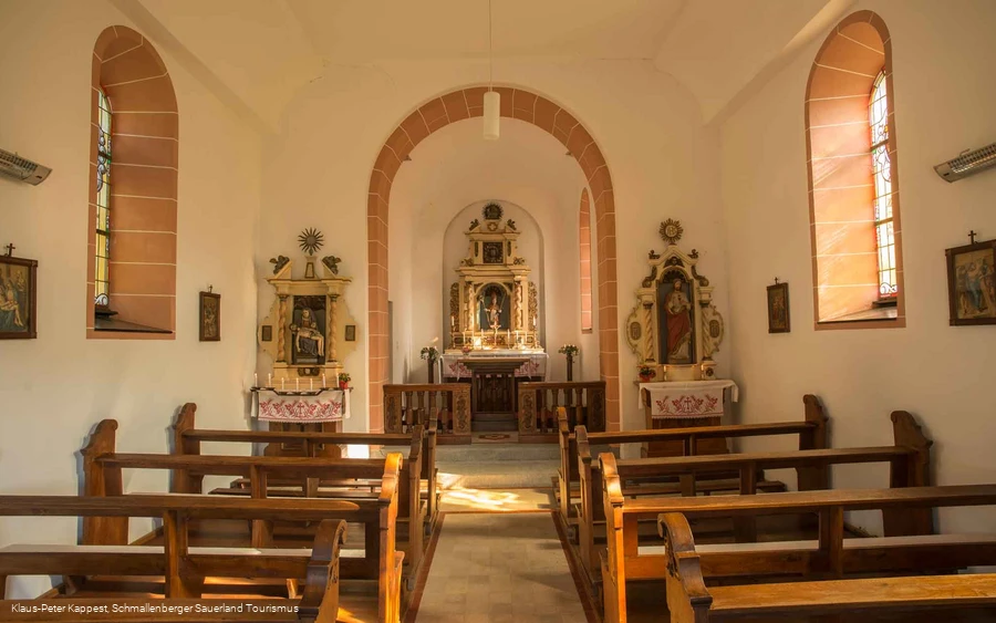 Innenraum der St. Blasius Kapelle in Sögtrop