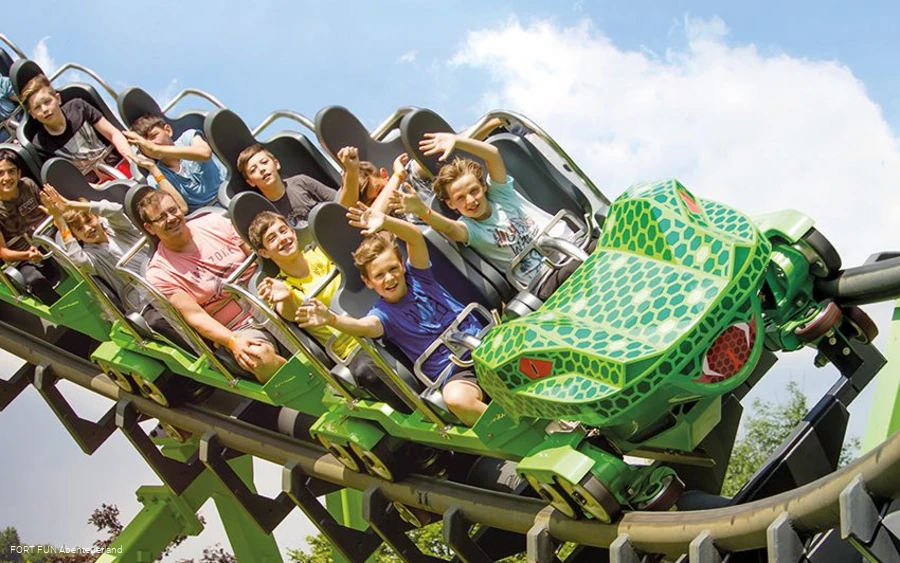 Speedsnake De Speedsnake achtbaan in Fort Fun Adventureland.
