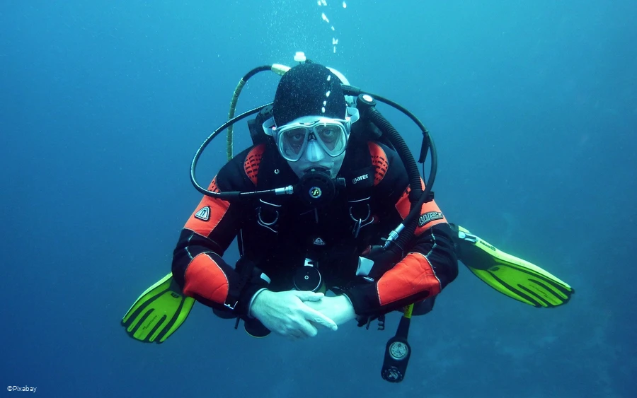 diver-668777_pixabay.jpg