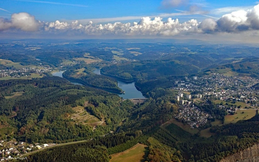 Flug über die Aggertalsperre Flug über die Aggertalsperre