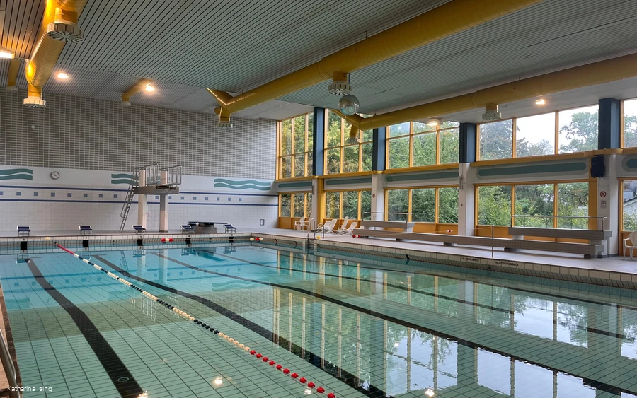 Hallenbad Menden Schwimmbahnen