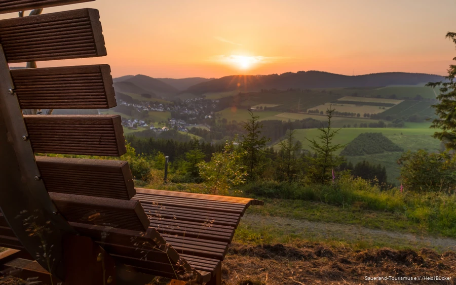 Sunset on the Homberg with a bench in the foreground.