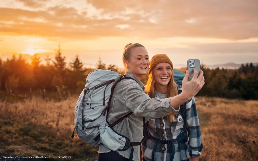Marina und Alisa von bevandert unterwegs auf Wanderung.