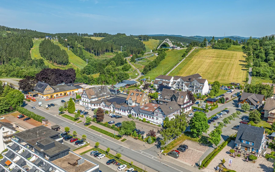 Der_Brabander_Drone_Gesamtansicht_Mit_Pfannkuchenhaus_Sommer_2025.jpg