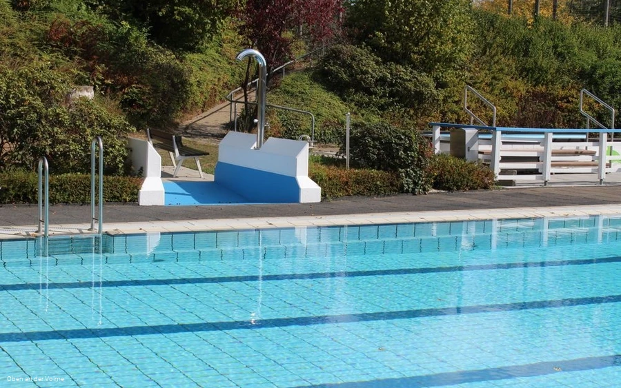 Überblick über das Freibad Valbert