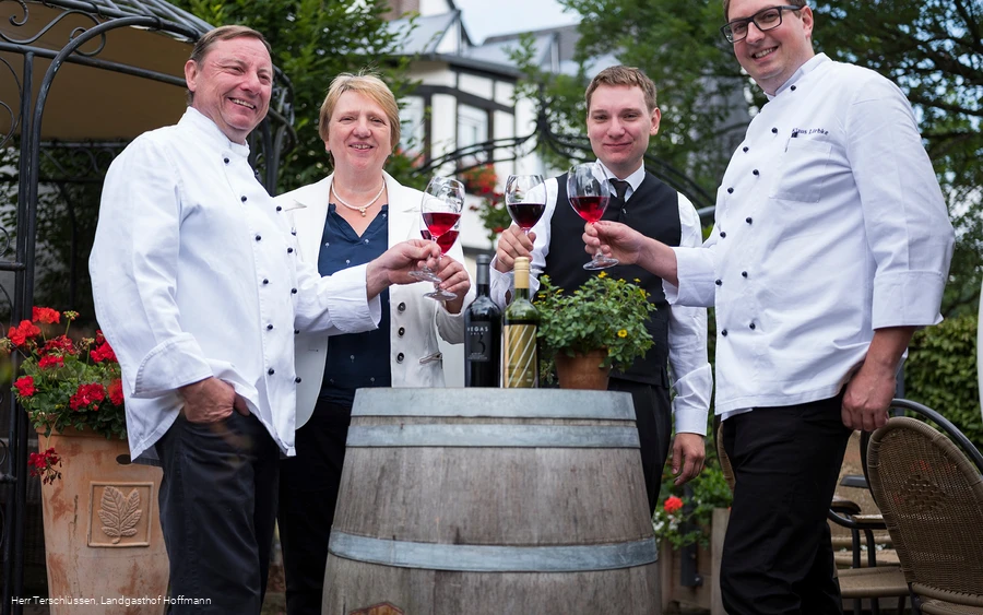Koch- und Serviceteam Landgasthof Hoffmann Koch- und Serviceteam Landgasthof Hoffmann