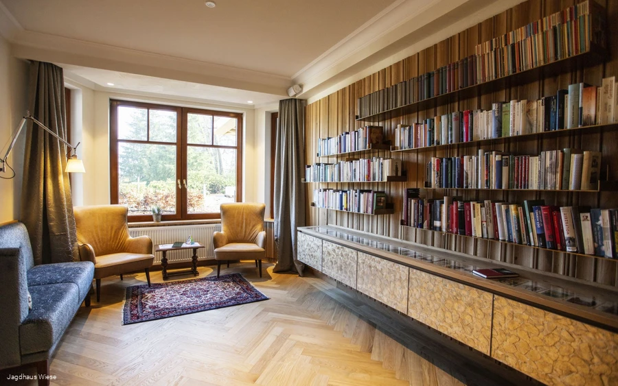 Jagdhaus Wiese - Bibliothek - zusätzliches 4. Foto.jpg