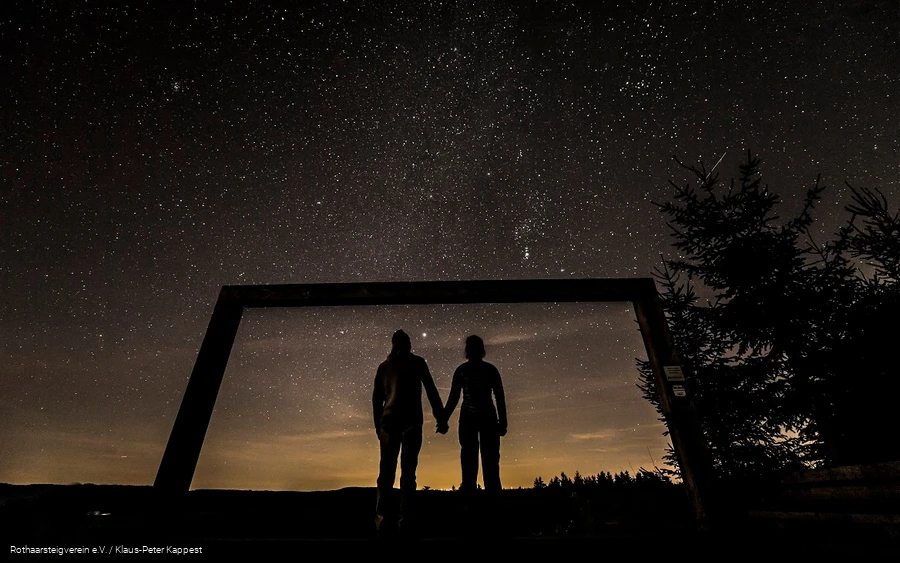 Sternenhimmel über dem Rothaarsteig-Landschaftsrahmen