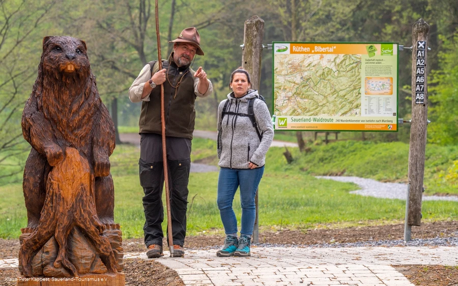 Ranger auf dem Themenwanderweg WaldKulTour