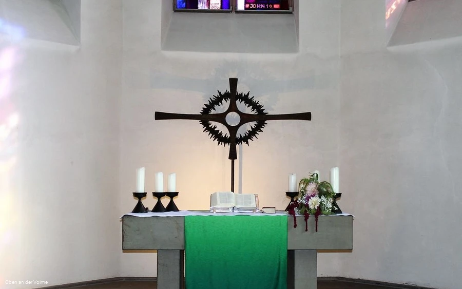 Der Altarraum der Kirche