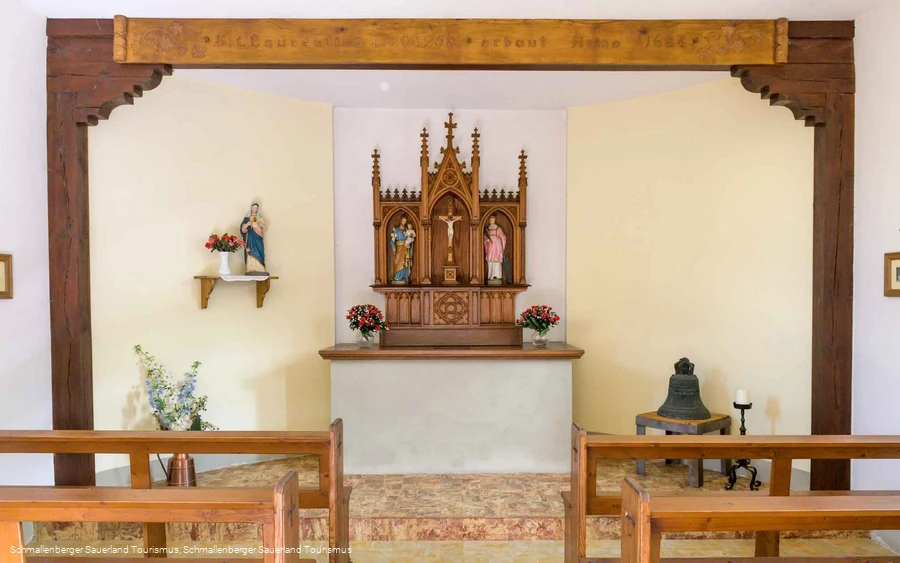 Innenraum der St. Laurentius Kapelle in Eslohe - Herhagen